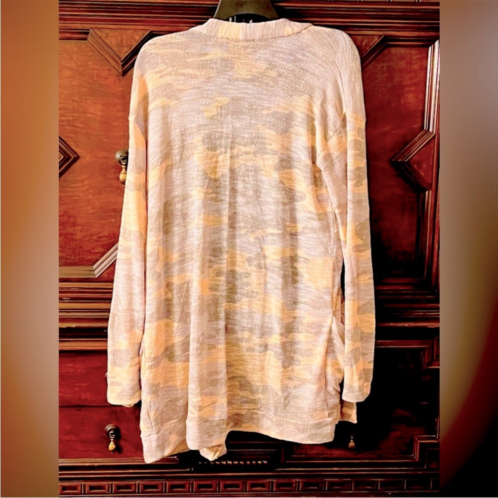 Cherish camouflage open cardigan in dusty pink. Size M Light weight.  New